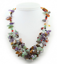 Бусы из самоцветов