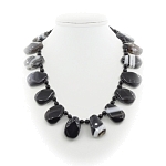 Агат черный полосатый, лепестки через шарик "Лея" бусы длиной 50см